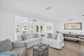 Una televisión, una oficina