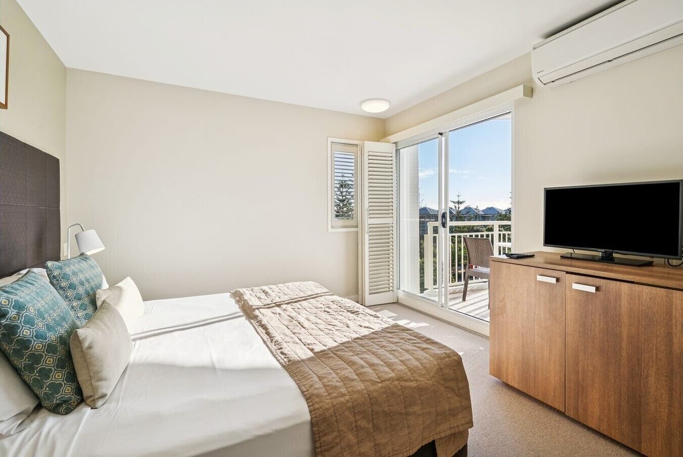 Iron/ironing board, free WiFi