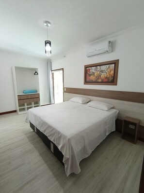 5 bedrooms, WiFi, bed sheets - Spacious house in Paraty, with 5 bedrooms. (Paraty)