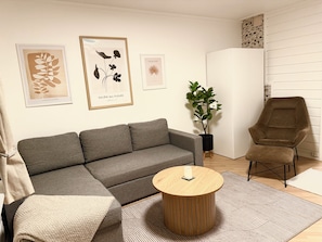 TV - Central and cozy 1-bedroom apartment in the heart of Tromsø (Troms)