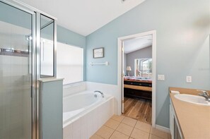 Towels - Perfect Cozy 3 bedroom retreat with a private pool (Davenport)