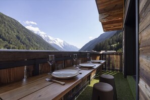 Outdoor dining - Sublime 7pax | 3 BR 3 BTR | Views | Skilifts 5mn (Chamonix)