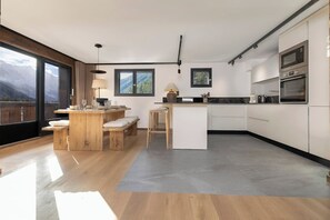 Fridge, microwave, oven, stovetop - Sublime 7pax | 3 BR 3 BTR | Views | Skilifts 5mn (Chamonix)