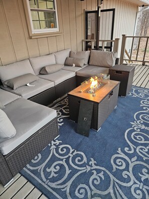 Terrace/patio - Hidden Gem - Peaceful and Relaxing Getaway Cozy 3-bedroom house (Fairfield Bay)