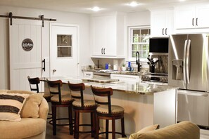 Interior - Hidden Gem - Peaceful and Relaxing Getaway Cozy 3-bedroom house (Fairfield Bay)