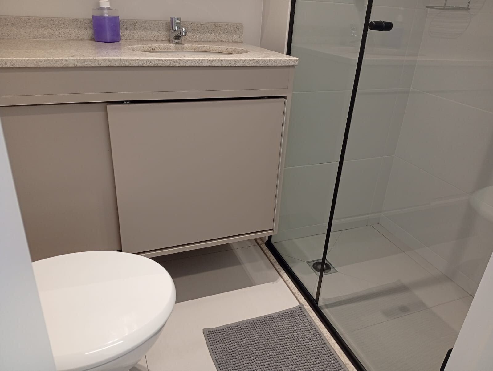 Basic Apartment | Bathroom | Shower