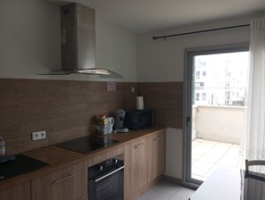 Private kitchen - Charming T2 silk with parking space (Villeurbanne)
