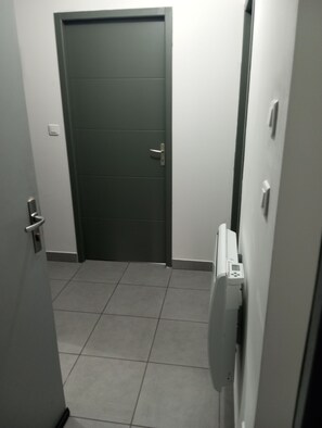 Interior - Charming T2 silk with parking space (Villeurbanne)