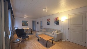 Smart TV, books, stereo - Space for families with children in the heart of Esbjerg (Esbjerg)