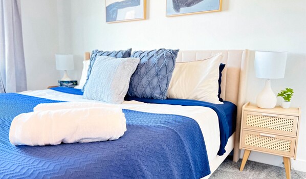 4 Schlafzimmer, Schreibtisch, Bügeleisen/Bügelbrett, Reisekinderbett