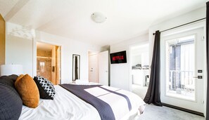 Room - Modern Retreat - 3 King Beds - Garage - WiFi - Sleeps 10! (Edmonton)