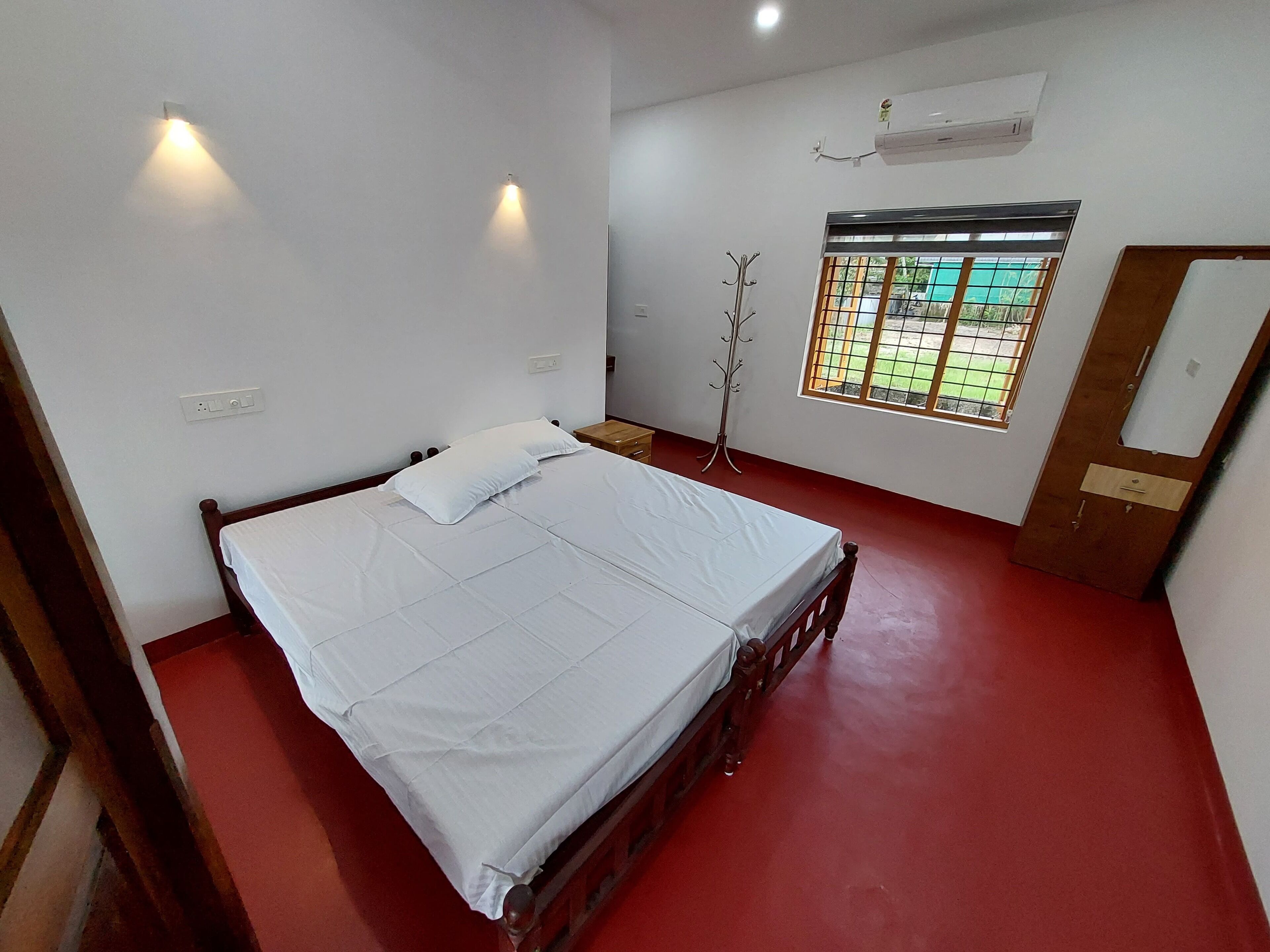 3 bedrooms, WiFi, bed sheets, wheelchair access