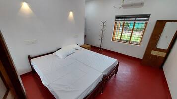 3 bedrooms, WiFi, bed sheets, wheelchair access