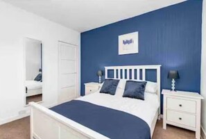 Iron/ironing board, Internet, bed sheets - Balmoral Residence - 30 min to Glasgow & Edinburgh (Falkirk)
