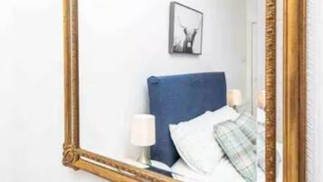 Iron/ironing board, Internet, bed sheets