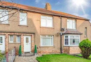 Exterior - Balmoral Residence - 30 min to Glasgow & Edinburgh (Falkirk)