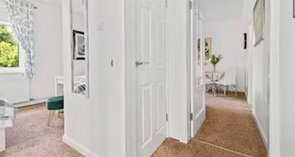 Grangeburn Residence - 2 bedroom home with parking