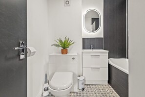 Bathroom - Ochil View 30 mins to Edinburgh (Falkirk)