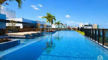 2 piscinas externas