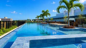 2 piscinas externas