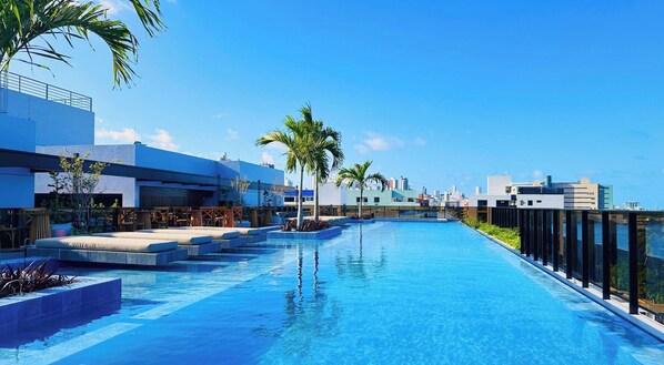 2 piscinas al aire libre