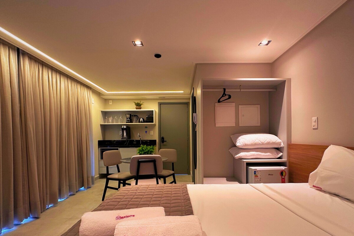 Honeymoon studio