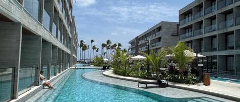 8 piscines couvertes