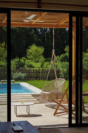 Villa, Terrasse, Gartenblick | Terrasse/Patio