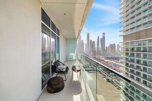 Terrace/patio - 2BR Beachfront Retreat with Palm Views (Dubai)