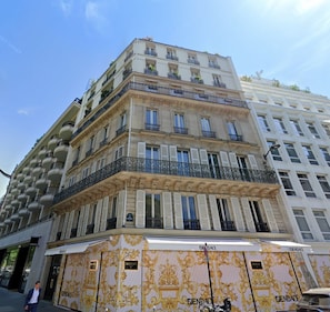 Exterior - Two bedroom  in France, Paris (Paris)