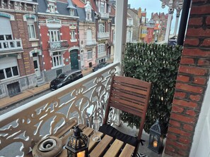 Outdoor dining - Villa Seven Cottage 2 (Dunkerque)