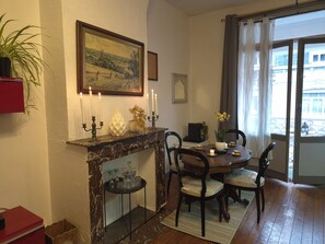 Dining - Villa Seven Cottage 2 (Dunkerque)