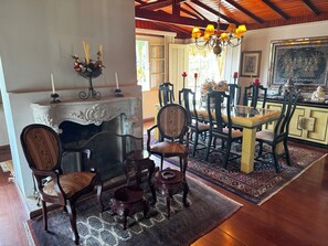 Dining - Beautiful property surrounded by the Atlantic rainforest. (Barnabés)