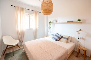 2 slaapkamers, een strijkplank/strijkijzer, gratis wifi, beddengoed