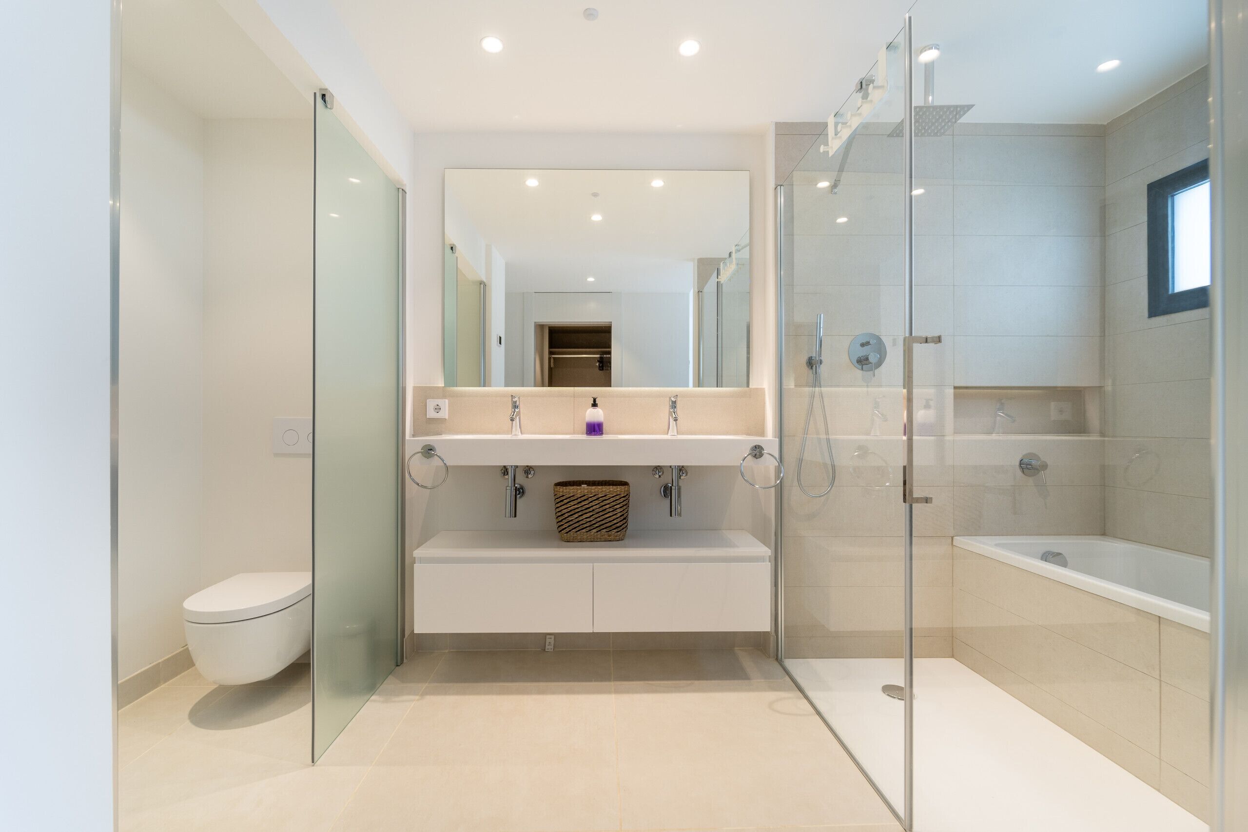 Dusche, Haartrockner, Handtücher