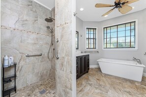 Shower, hair dryer, towels, soap - Private - Heated Pool Waterfront Home - Coastal Escape in Port Charlotte, FL. (Port Charlotte)