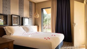 Caja de seguridad en la habitación y cortinas blackout