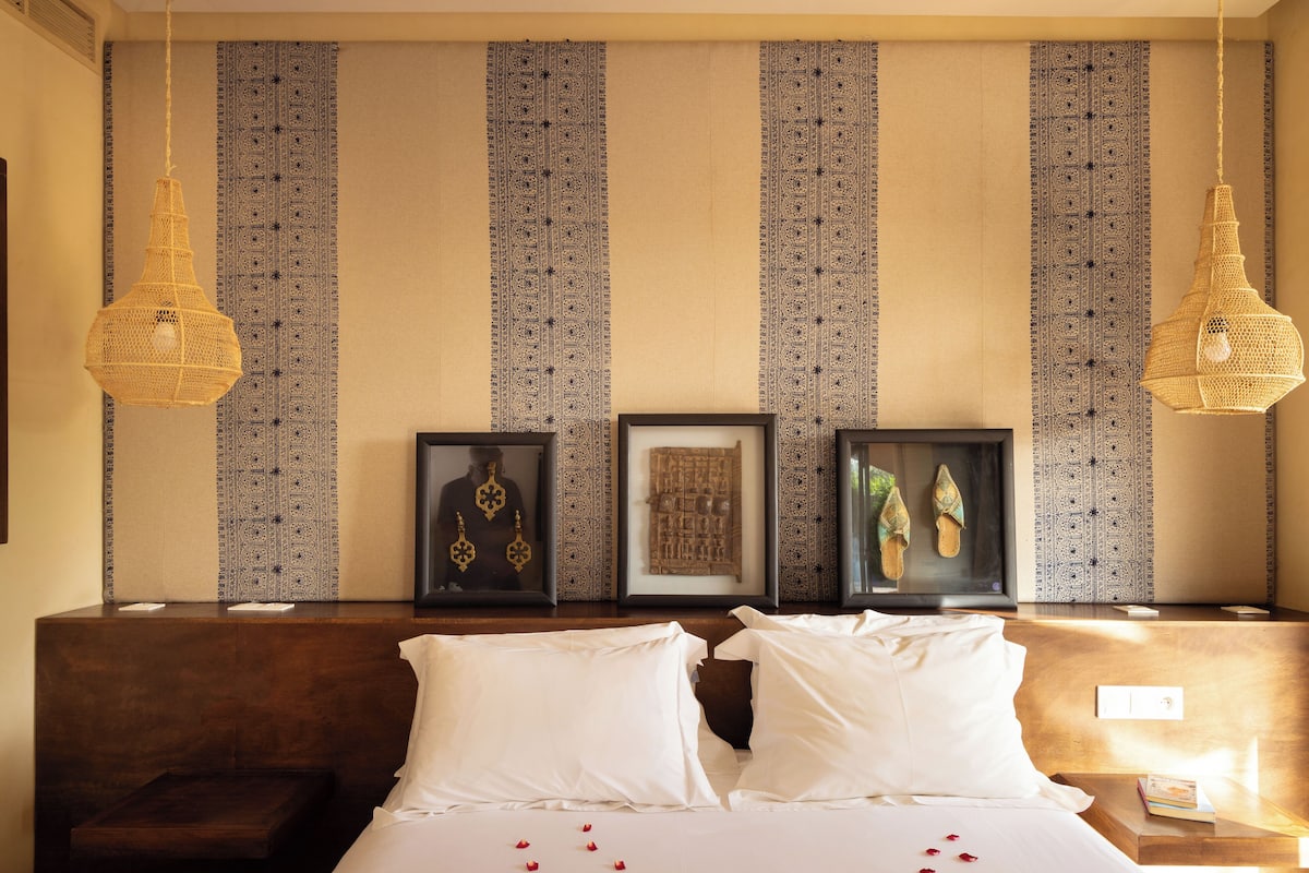 In-room safe, blackout curtains, soundproofing, iron/ironing board