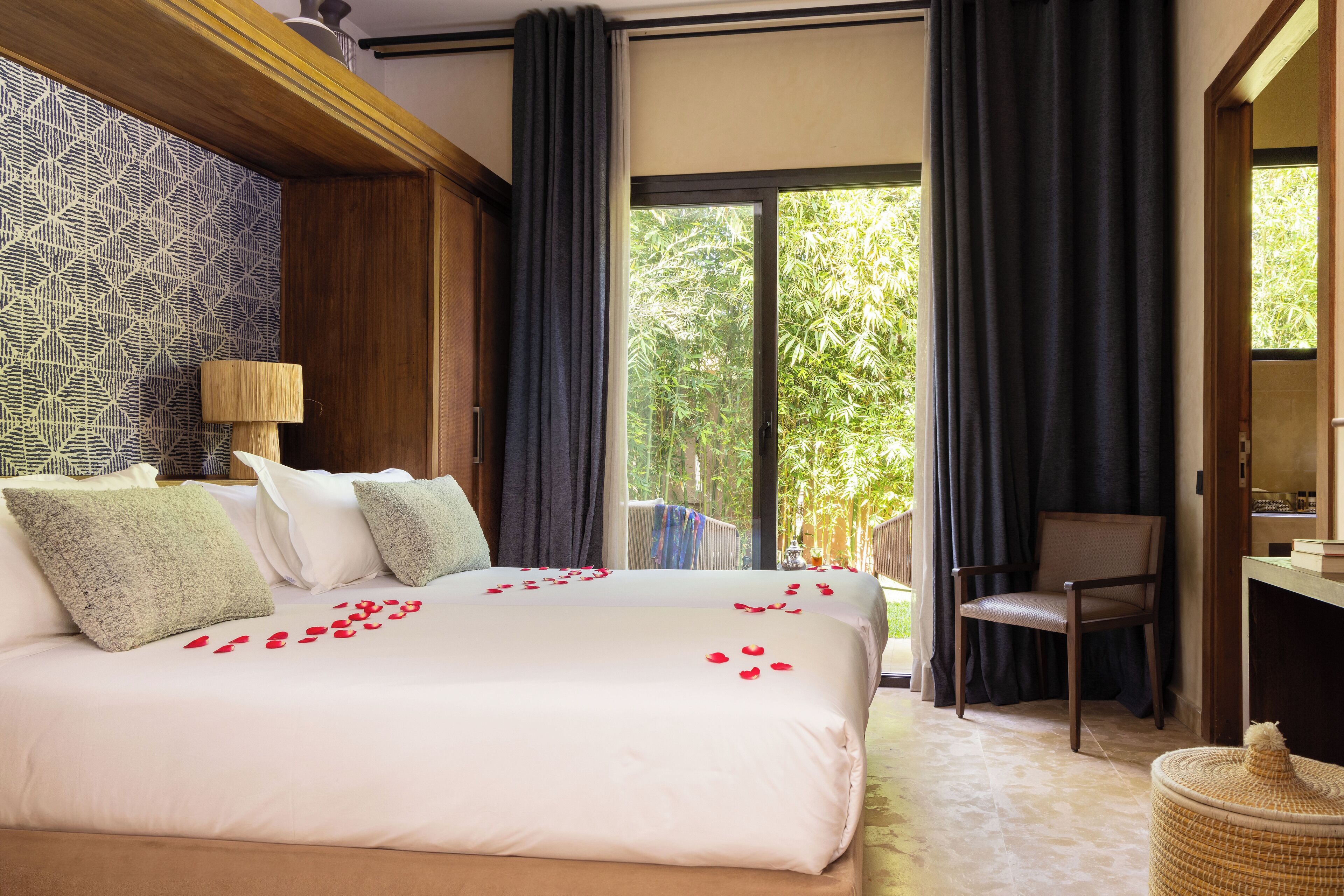 Safe på rommet, blendingsgardiner, lydisolert og wi-fi (inkludert)