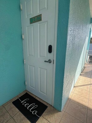 Exterior detail - NEW Beach Escape - Queen Studio near Naples (Bonita Springs)