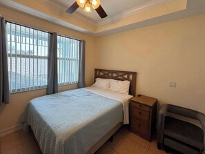 WiFi, bed sheets - NEW Beach Escape - Queen Studio near Naples (Bonita Springs)
