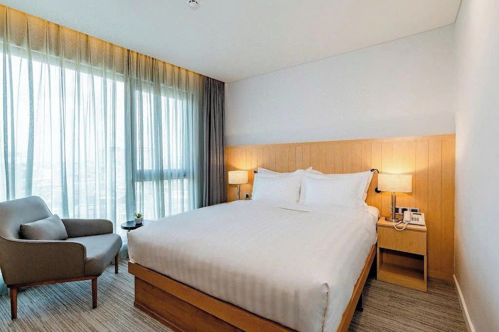 スタンダード スタジオ シティビュー | デスク、ノートパソコン用作業スペース、防音設備、アイロン / アイロン台