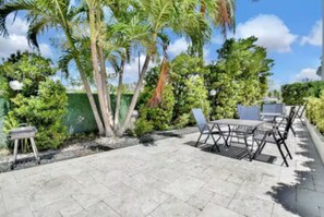 Estudio, vistas a la playa | Restaurante al aire libre