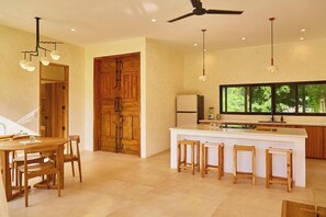 Réfrigérateur, cafetière/bouilloire