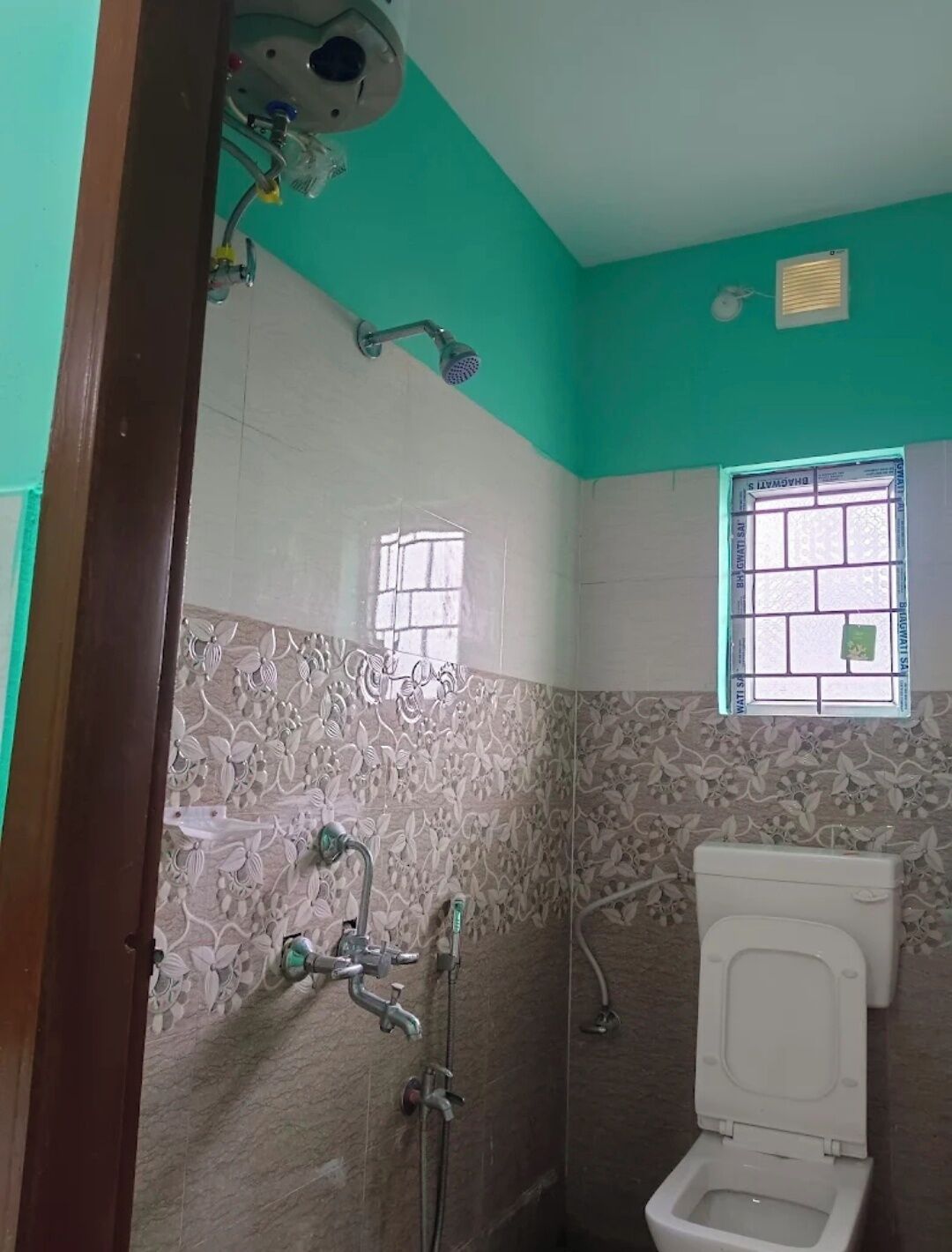 Ducha, artículos de tocador gratuitos, jabón, shampoo