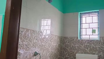 ฝักบัว, ของใช้ในห้องน้ำฟรี, สบู่, ยาสระผม