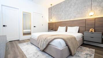 Tabla de planchar con plancha, wifi y ropa de cama