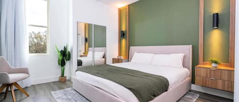 Iron/ironing board, WiFi, bed sheets