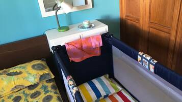 Iron/ironing board, WiFi, bed sheets
