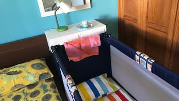 Iron/ironing board, WiFi, bed sheets